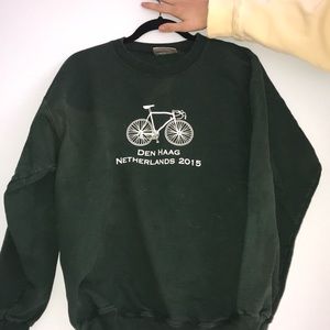 Green Netherlands sweatshirt with bike and Sophie
